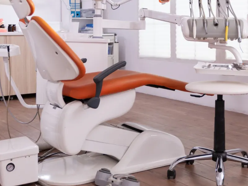 Sillón dental y lámpara